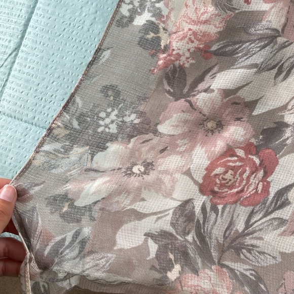 Scarf - Picture 3 of 4